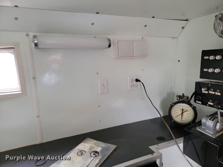 image for item LD9049 2004 Freightliner M106  pulling truck