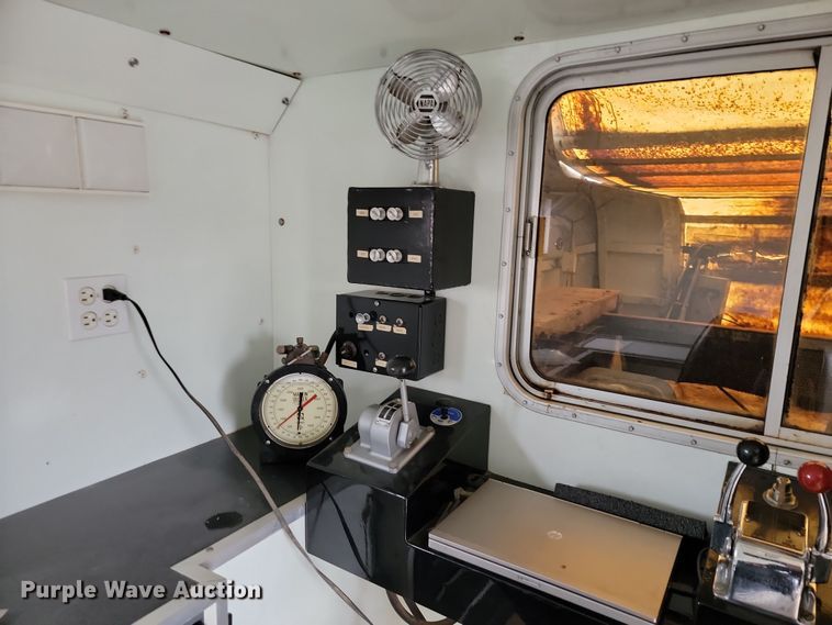 image for item LD9049 2004 Freightliner M106  pulling truck