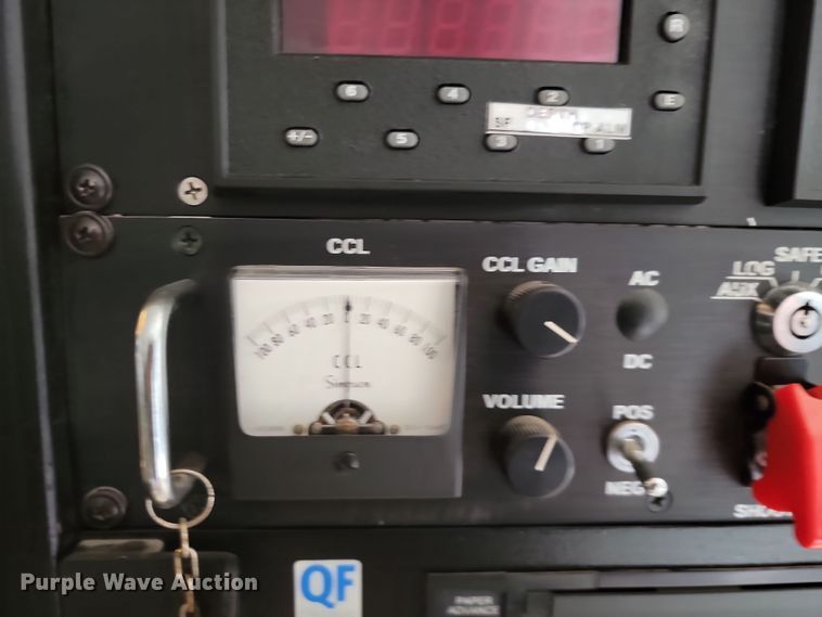 image for item LD9049 2004 Freightliner M106  pulling truck