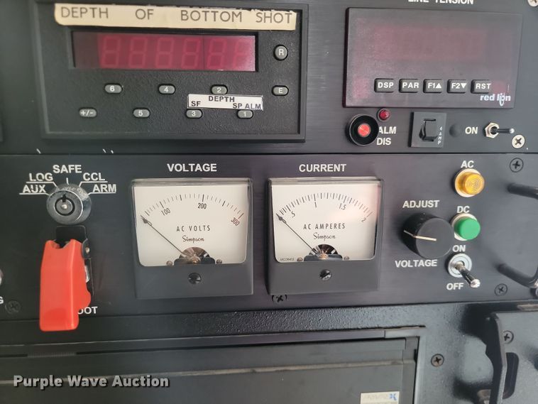 image for item LD9049 2004 Freightliner M106  pulling truck