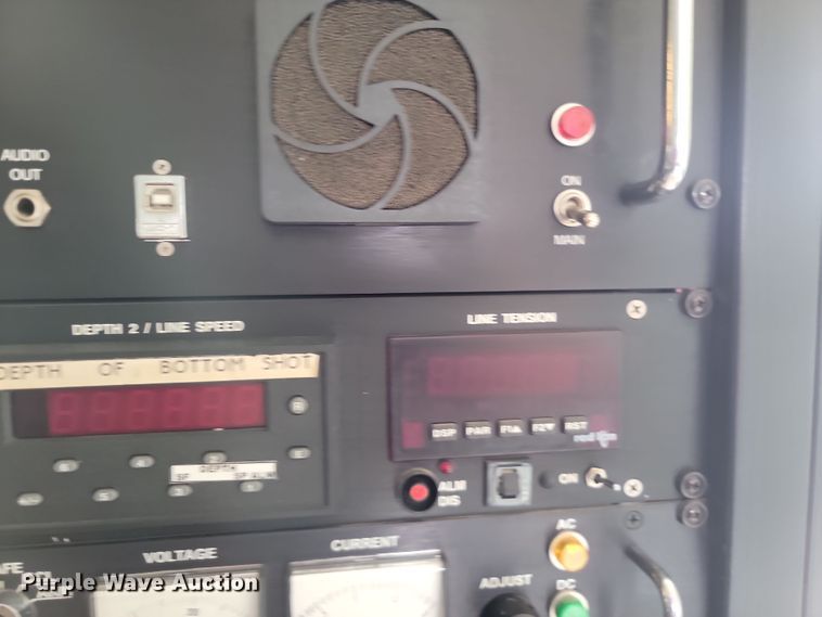 image for item LD9049 2004 Freightliner M106  pulling truck