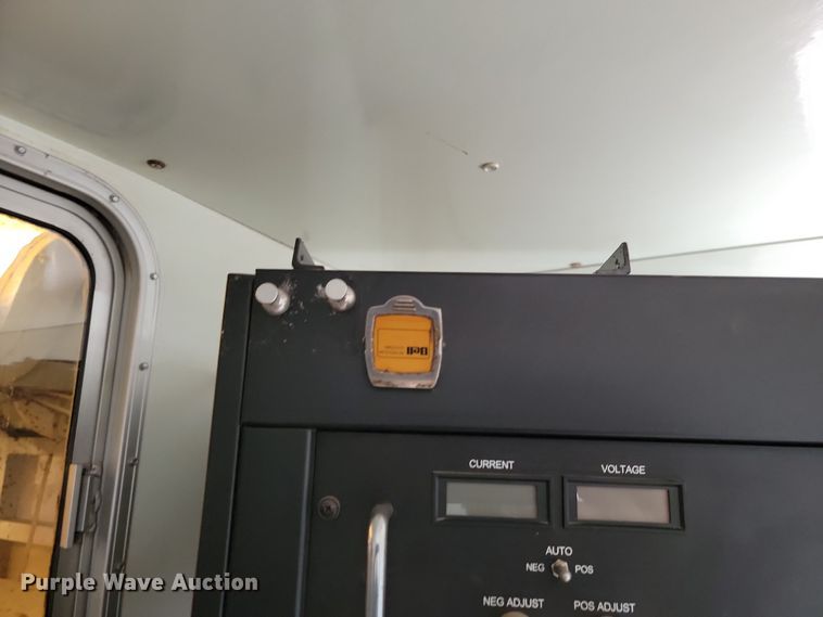 image for item LD9049 2004 Freightliner M106  pulling truck