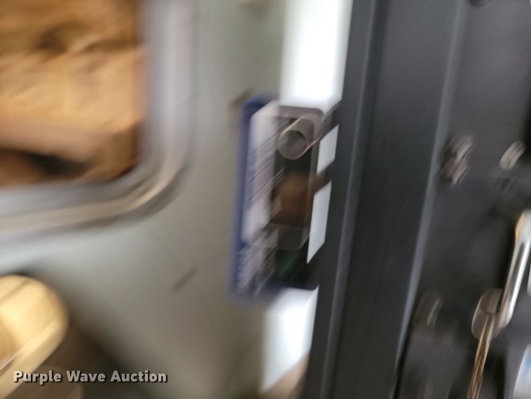 image for item LD9049 2004 Freightliner M106  pulling truck