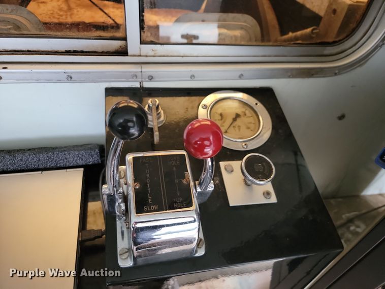 image for item LD9049 2004 Freightliner M106  pulling truck