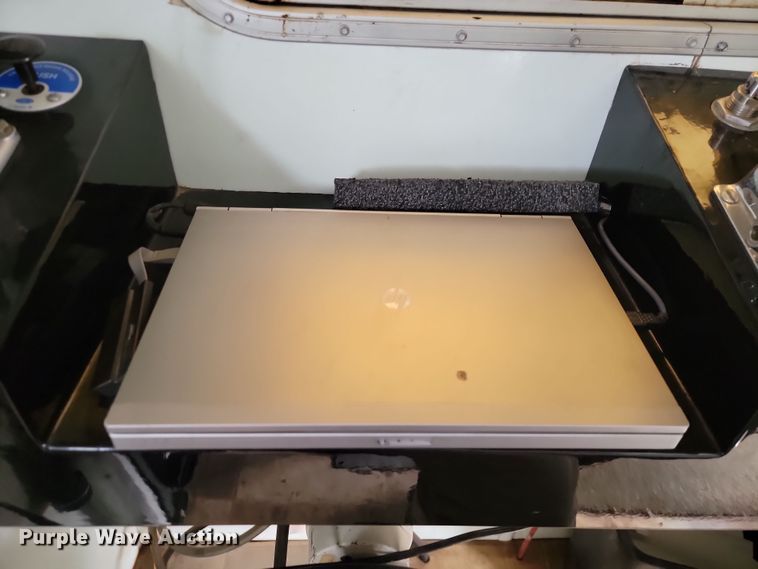 image for item LD9049 2004 Freightliner M106  pulling truck