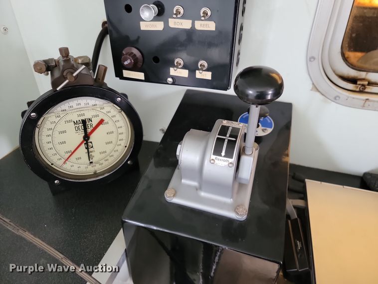 image for item LD9049 2004 Freightliner M106  pulling truck