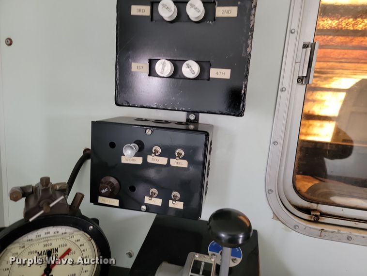 image for item LD9049 2004 Freightliner M106  pulling truck