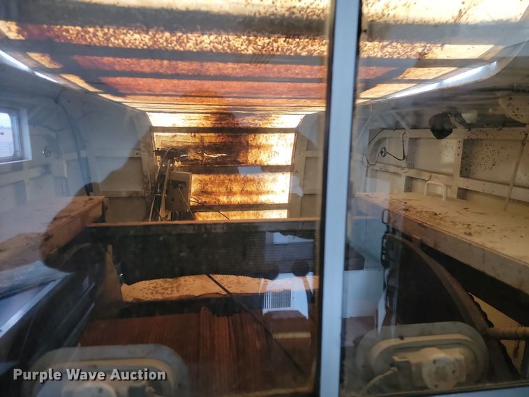 image for item LD9049 2004 Freightliner M106  pulling truck