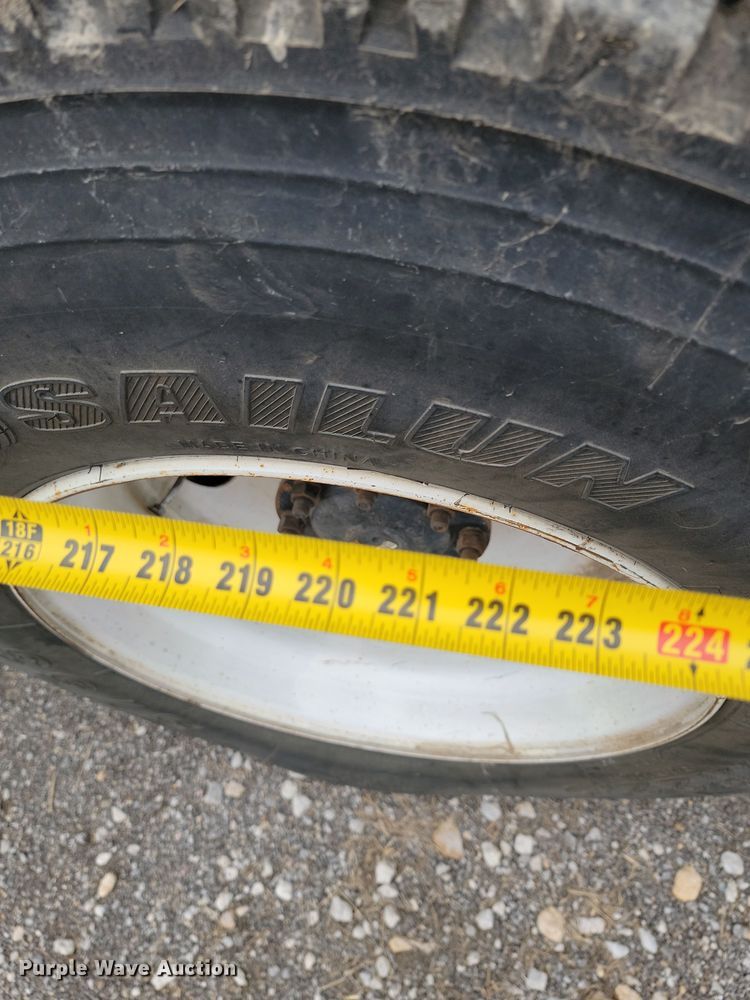 image for item LD9049 2004 Freightliner M106  pulling truck