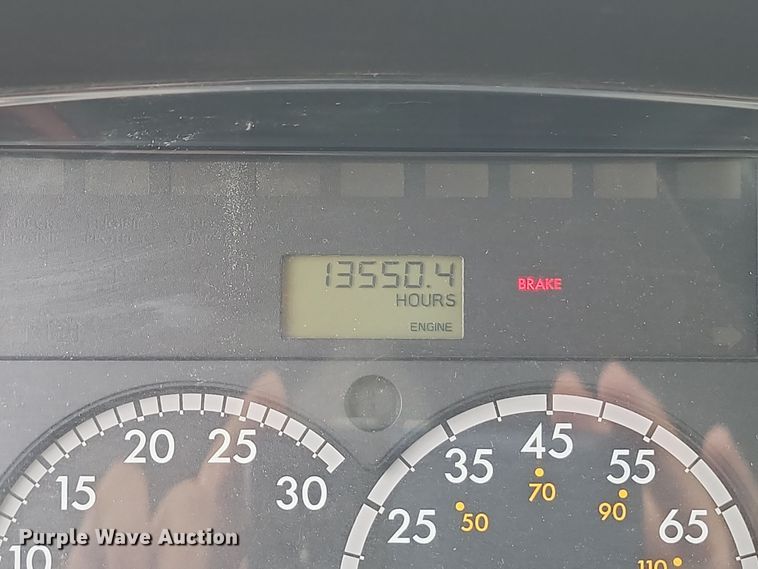 image for item LD9049 2004 Freightliner M106  pulling truck