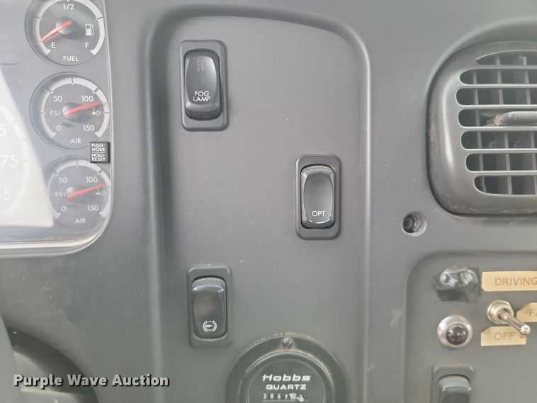 image for item LD9049 2004 Freightliner M106  pulling truck