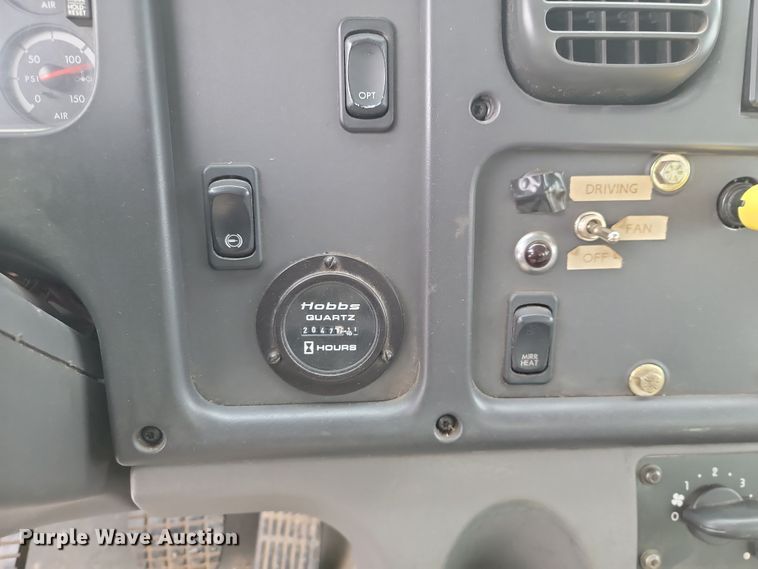 image for item LD9049 2004 Freightliner M106  pulling truck