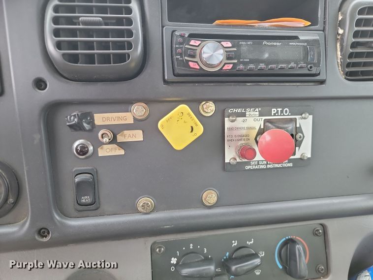 image for item LD9049 2004 Freightliner M106  pulling truck