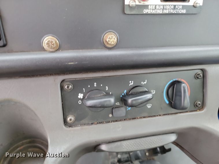 image for item LD9049 2004 Freightliner M106  pulling truck