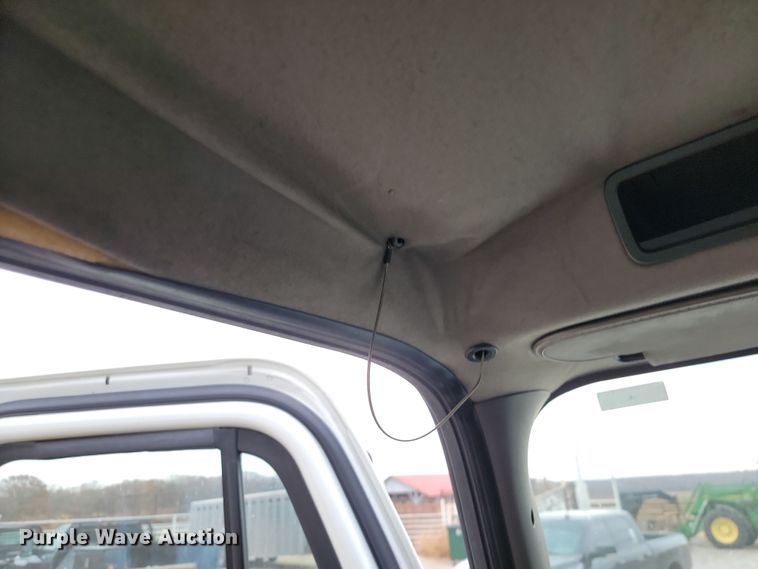 image for item LD9049 2004 Freightliner M106  pulling truck