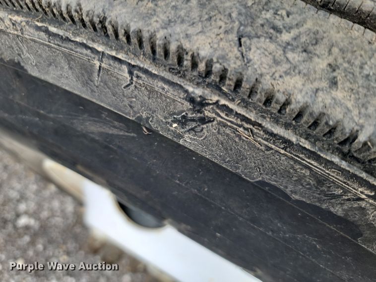 image for item LD9049 2004 Freightliner M106  pulling truck