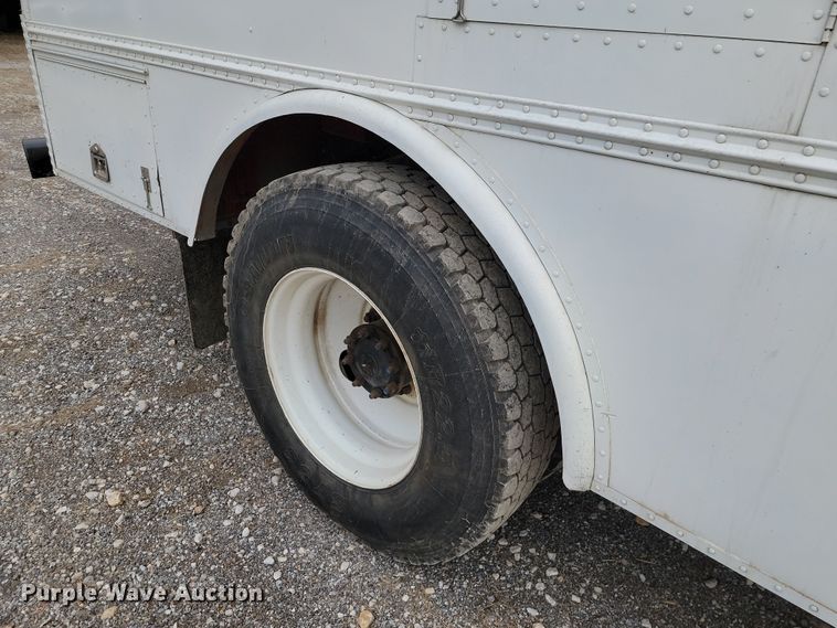 image for item LD9049 2004 Freightliner M106  pulling truck