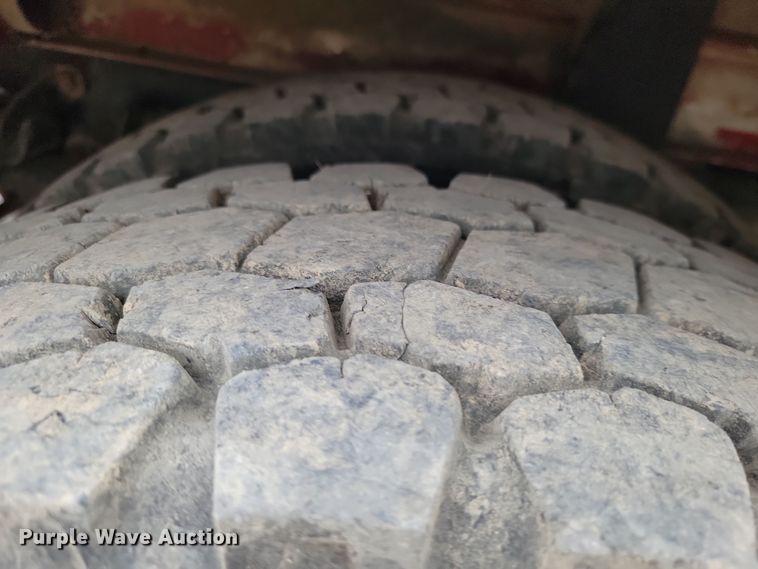 image for item LD9049 2004 Freightliner M106  pulling truck