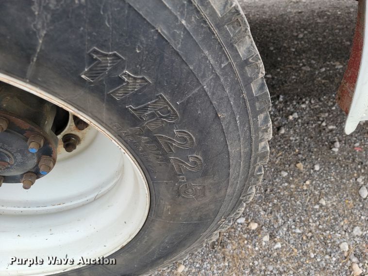 image for item LD9049 2004 Freightliner M106  pulling truck