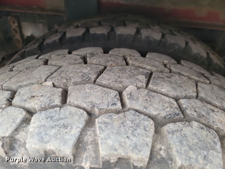 image for item LD9049 2004 Freightliner M106  pulling truck