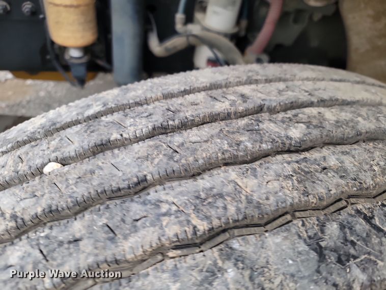 image for item LD9049 2004 Freightliner M106  pulling truck