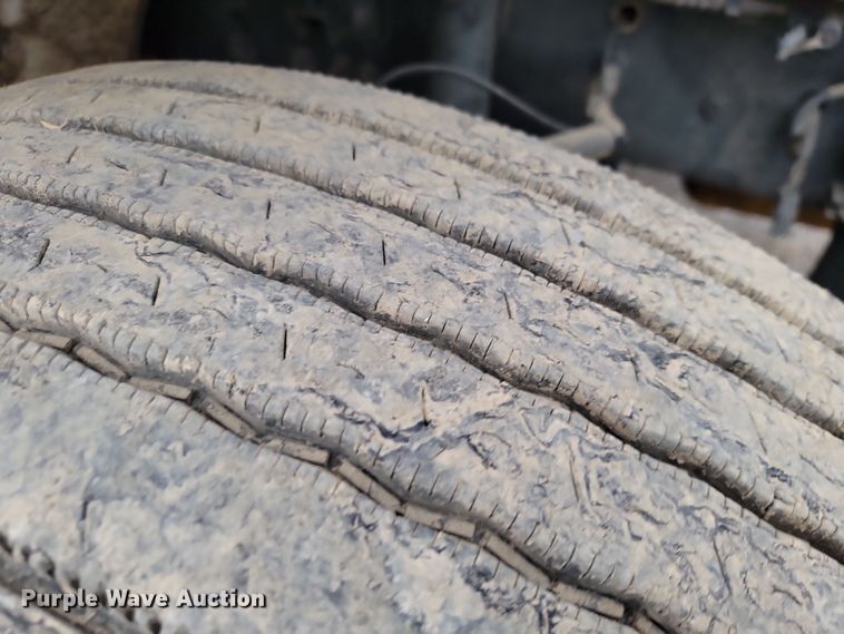 image for item LD9049 2004 Freightliner M106  pulling truck