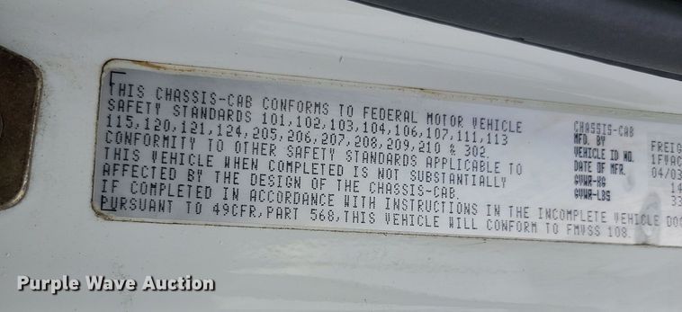 image for item LD9049 2004 Freightliner M106  pulling truck