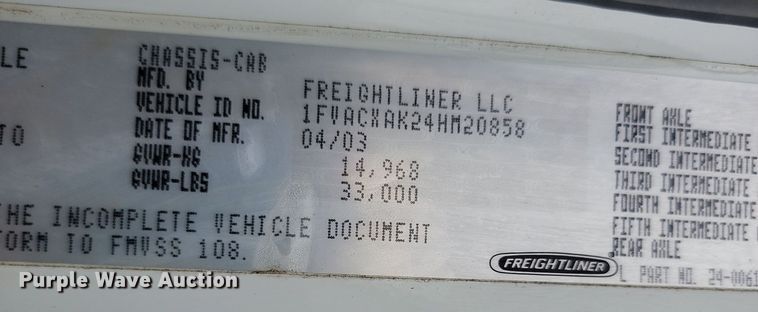 image for item LD9049 2004 Freightliner M106  pulling truck