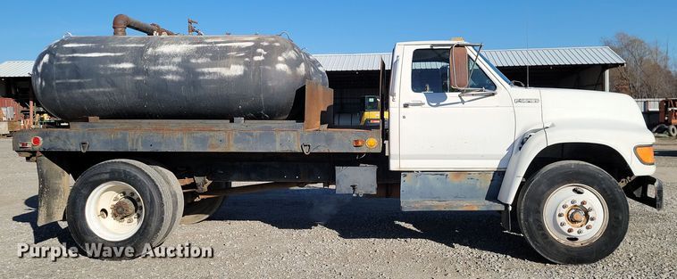 image for item LD9053 1998 Ford F700  flatbed truck