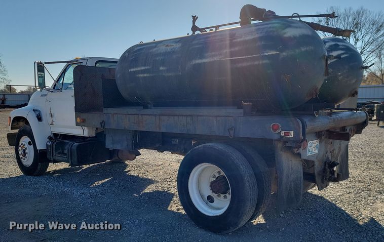 image for item LD9053 1998 Ford F700  flatbed truck