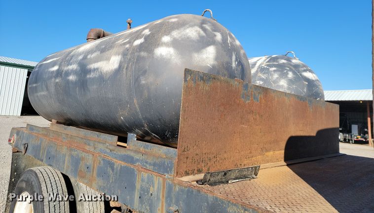 image for item LD9053 1998 Ford F700  flatbed truck