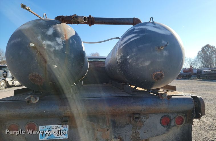 image for item LD9053 1998 Ford F700  flatbed truck