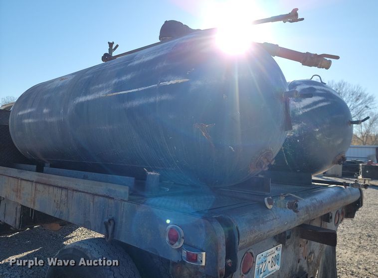 image for item LD9053 1998 Ford F700  flatbed truck