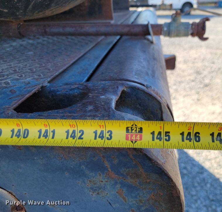 image for item LD9053 1998 Ford F700  flatbed truck