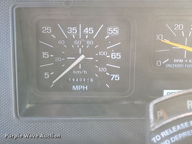 image for item LD9053 1998 Ford F700  flatbed truck