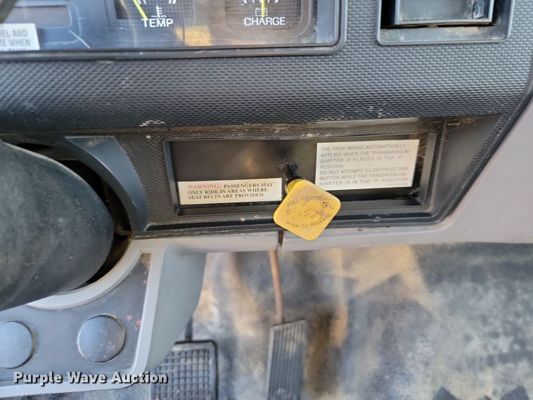 image for item LD9053 1998 Ford F700  flatbed truck