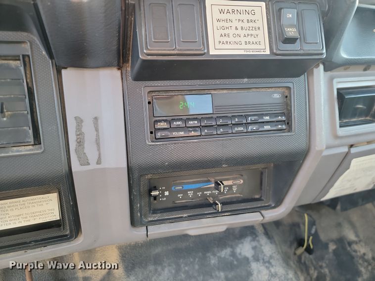 image for item LD9053 1998 Ford F700  flatbed truck