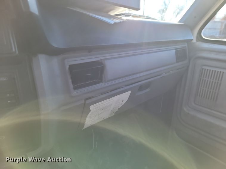 image for item LD9053 1998 Ford F700  flatbed truck