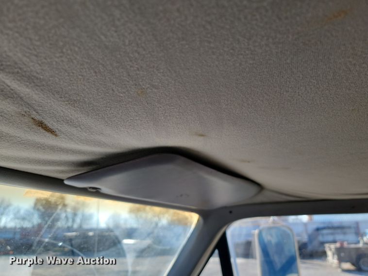 image for item LD9053 1998 Ford F700  flatbed truck