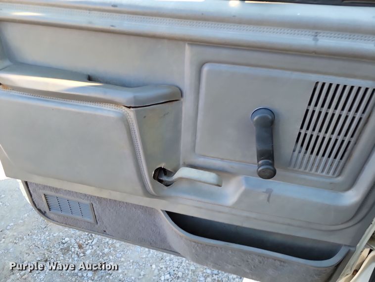 image for item LD9053 1998 Ford F700  flatbed truck