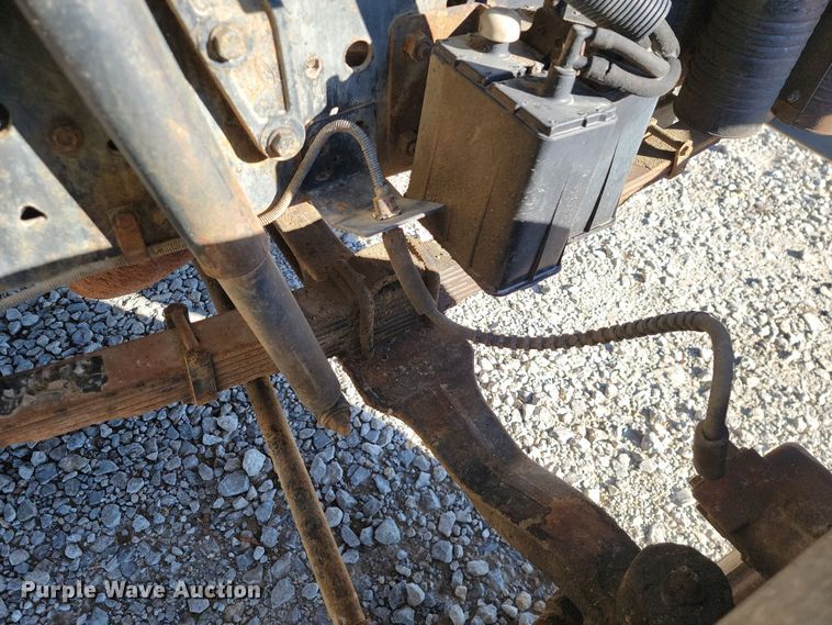 image for item LD9053 1998 Ford F700  flatbed truck