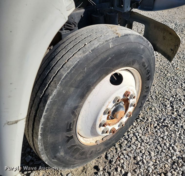 image for item LD9053 1998 Ford F700  flatbed truck