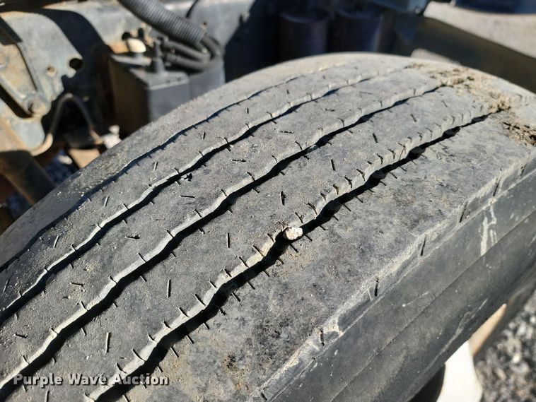 image for item LD9053 1998 Ford F700  flatbed truck