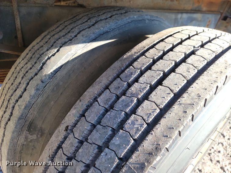 image for item LD9053 1998 Ford F700  flatbed truck