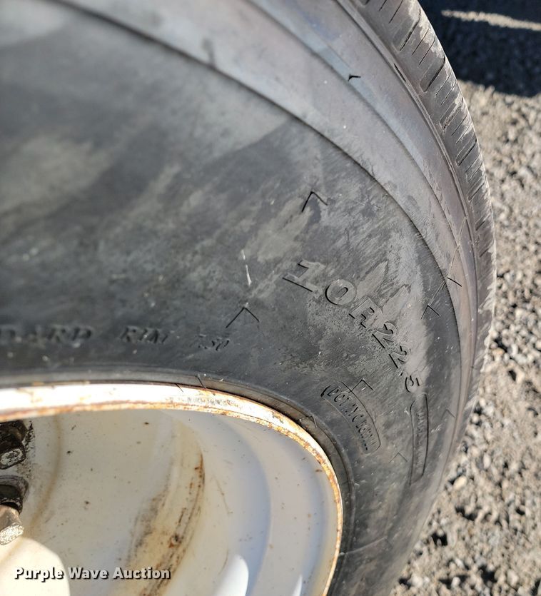 image for item LD9053 1998 Ford F700  flatbed truck