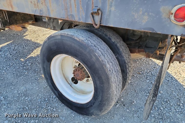 image for item LD9053 1998 Ford F700  flatbed truck