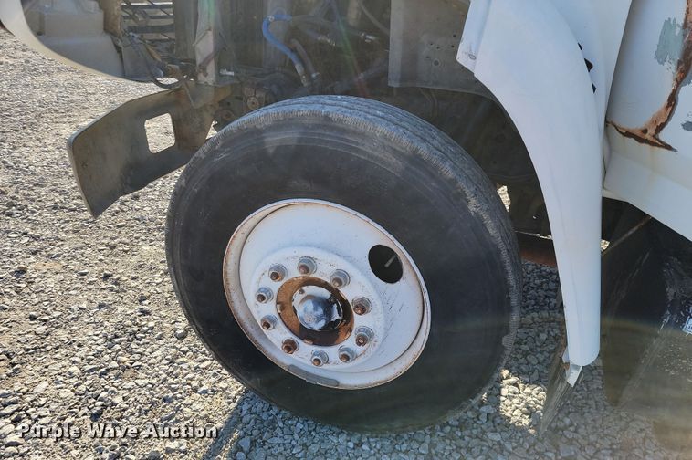 image for item LD9053 1998 Ford F700  flatbed truck