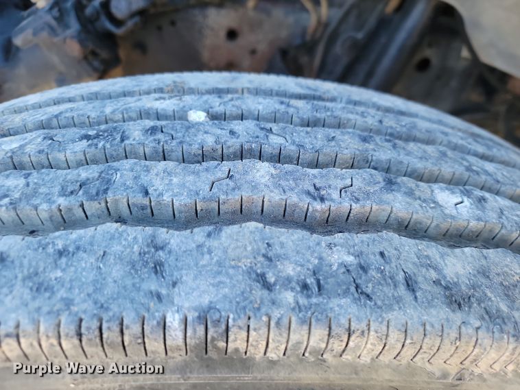 image for item LD9053 1998 Ford F700  flatbed truck