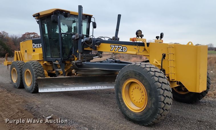 image for item LD9068 2004 John Deere 772D  motor grader