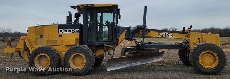 image for item LD9068 2004 John Deere 772D  motor grader